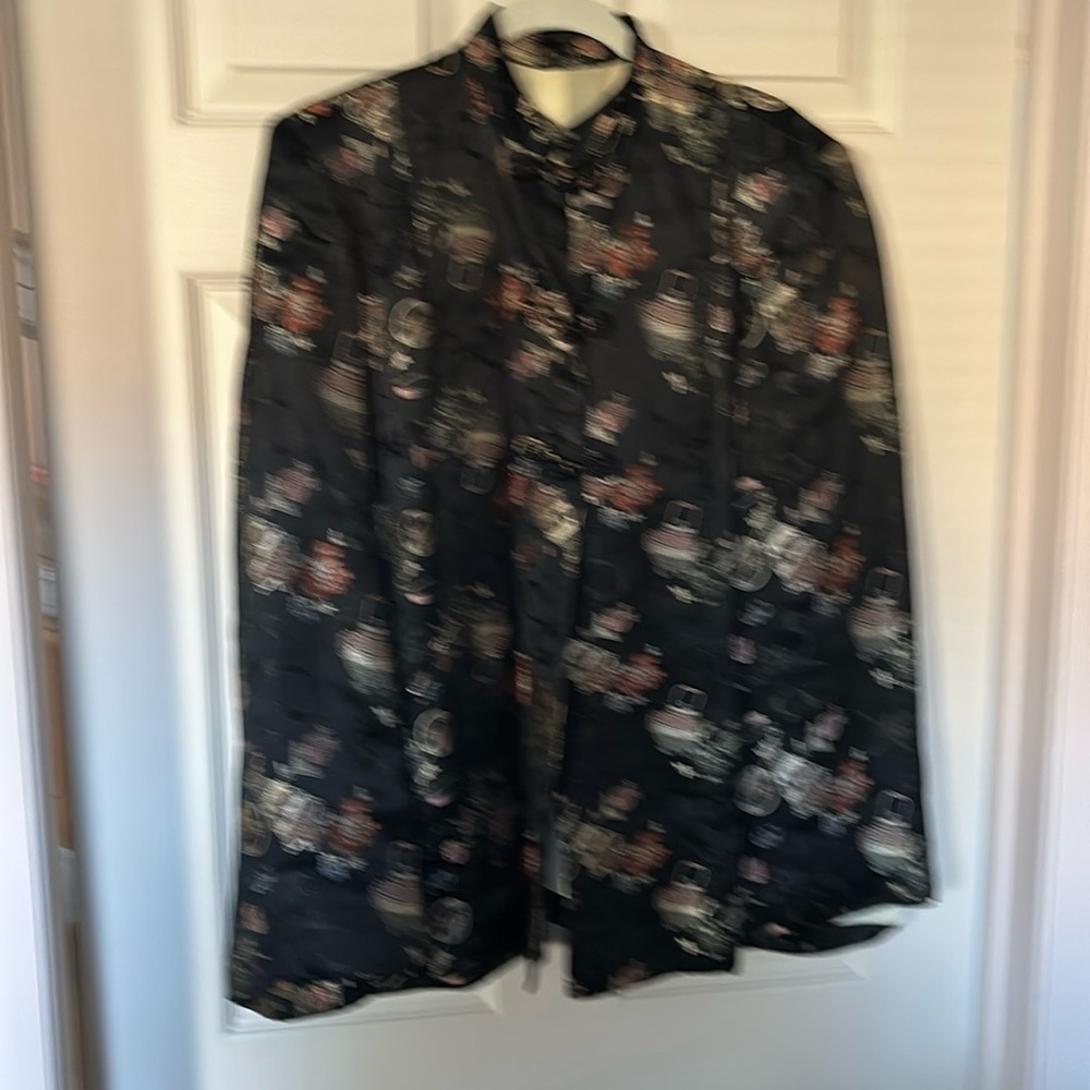 Oriental jacket tailor made with frog closures .